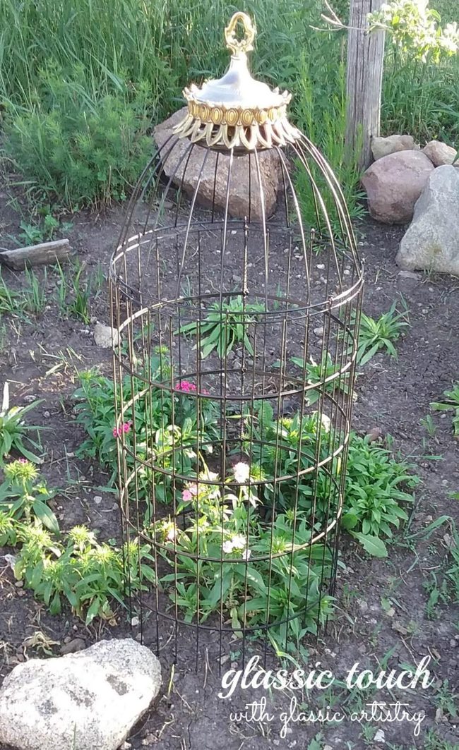 Golden Birdcage Garden Light