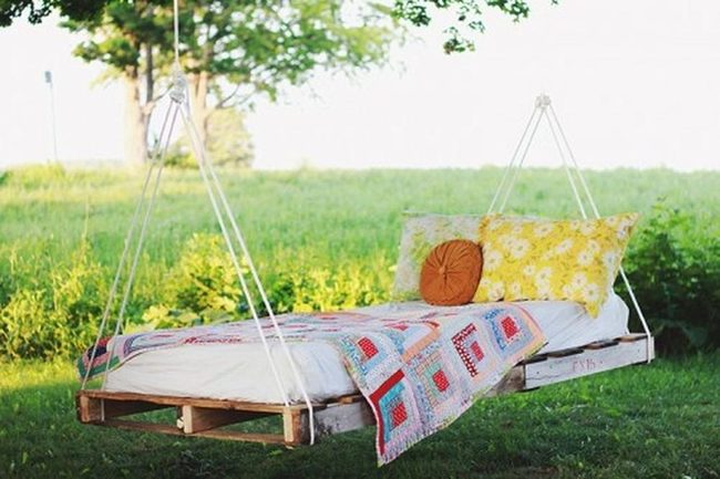 Colorful Quilts, Hanging Wooden Bed