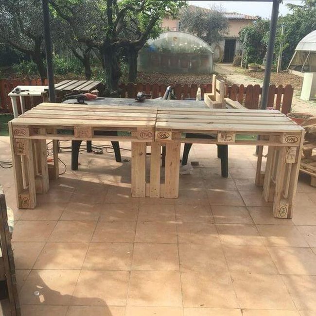 Wooden Pallet Outdoor Table