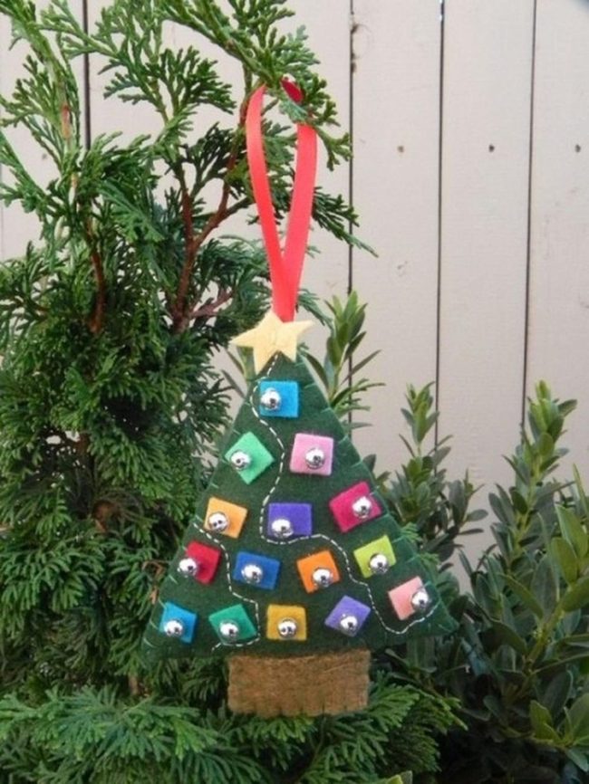 Green Felt Tree With Silver Beads