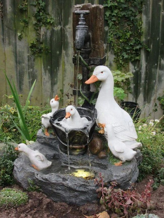 Duck Family Stone Fountain