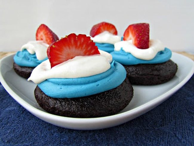 Blue Frosted Chocolate Strawberry Bites