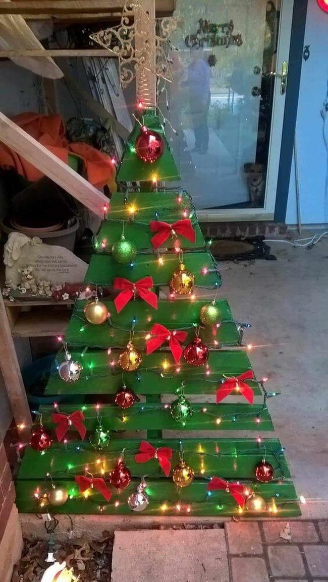 Wooden Pallet Tree Lights