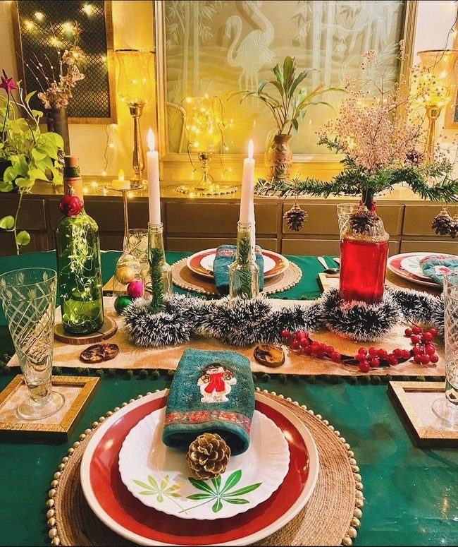 Emerald Candlelit Gathering Table