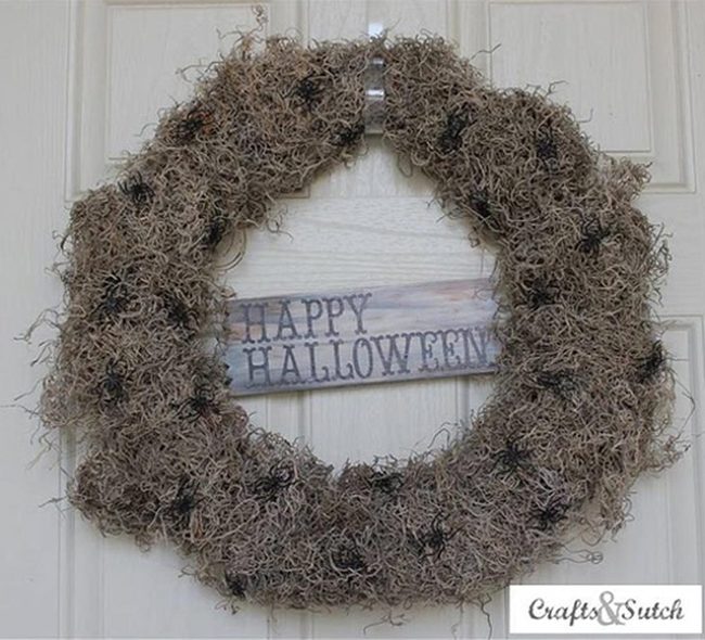 Black Spider Moss Wreath