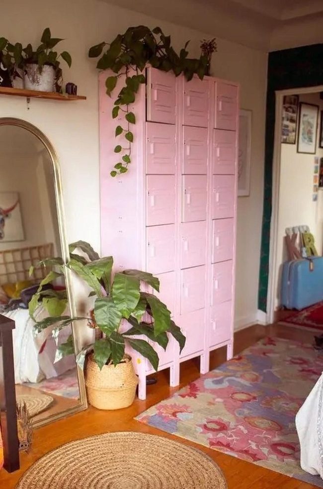 Pink Lockers, Gold Mirror Radiance