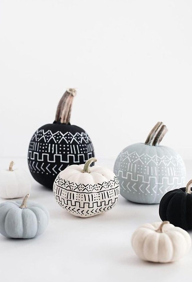 Black-Patterned Pumpkins White Canvas
