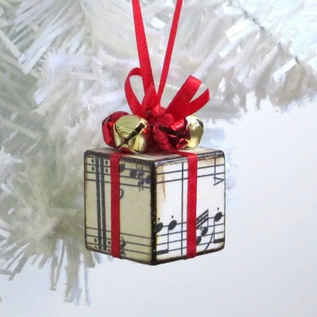 Wooden Gift Box Ornaments Sheet Music