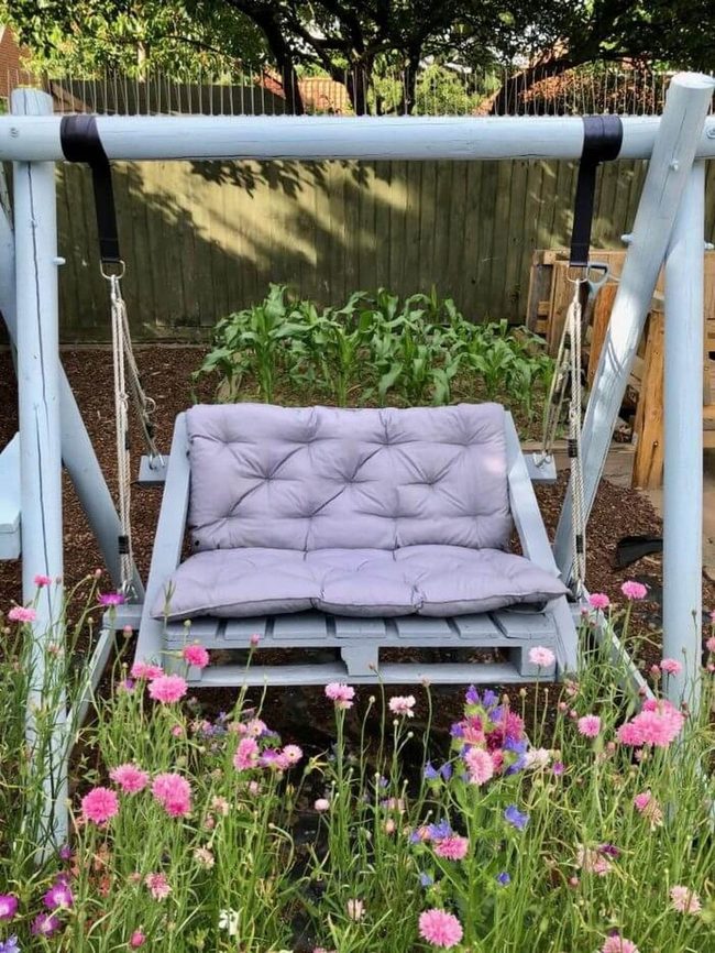 Portable Cushioned Pallet Swing