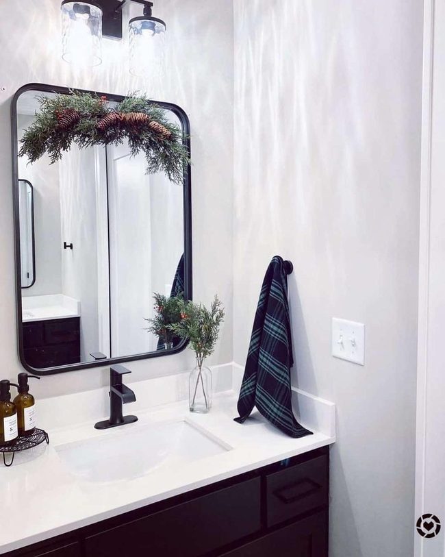 Black Vanity, Pine Wood Warmth
