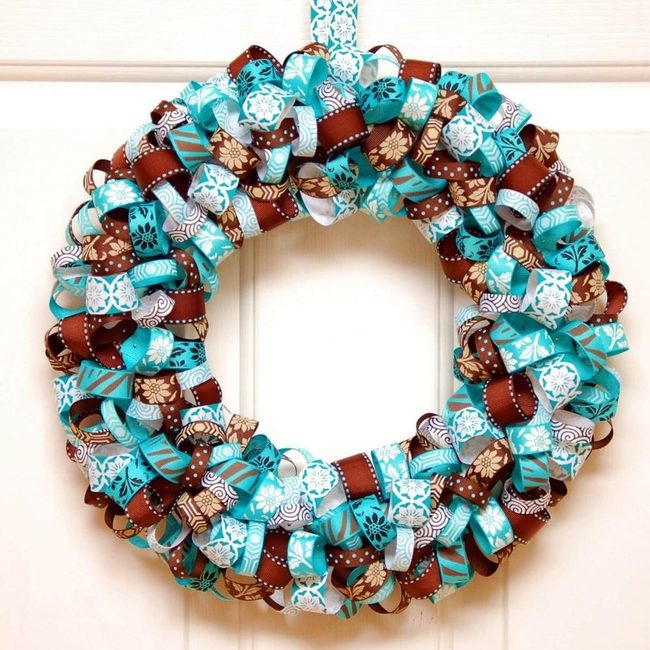 Cascading Ribbon Wreath Gold