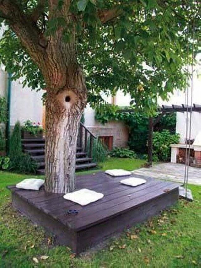 Brown Pallet Tree Platform