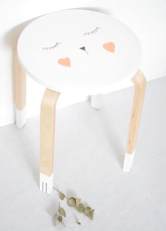 White Paw Stool With Sleepy Face