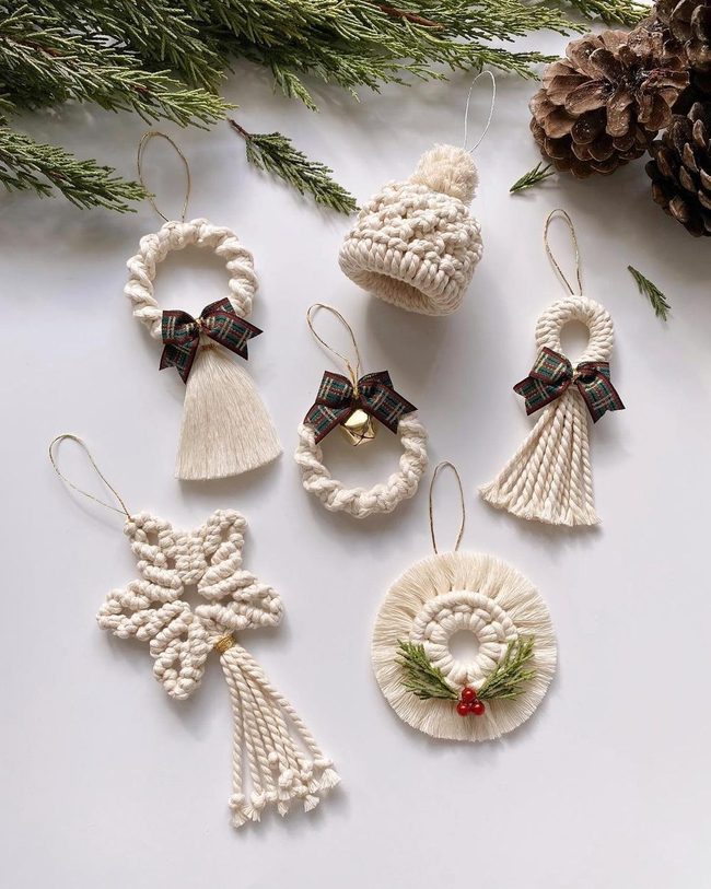 Macramé Ornaments With Pine Cone Details
