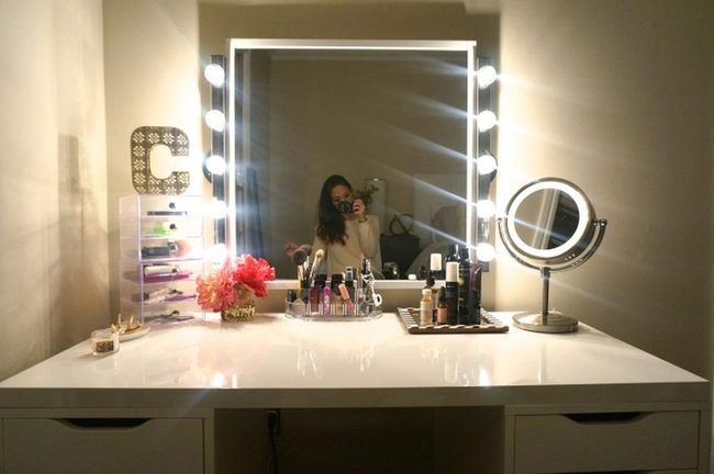 Bright Bulb Mirror Beauty Station