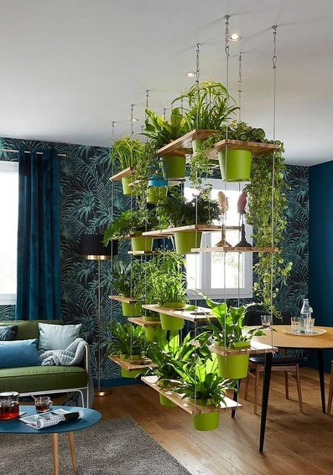 Ceiling-To-Wall Green Living