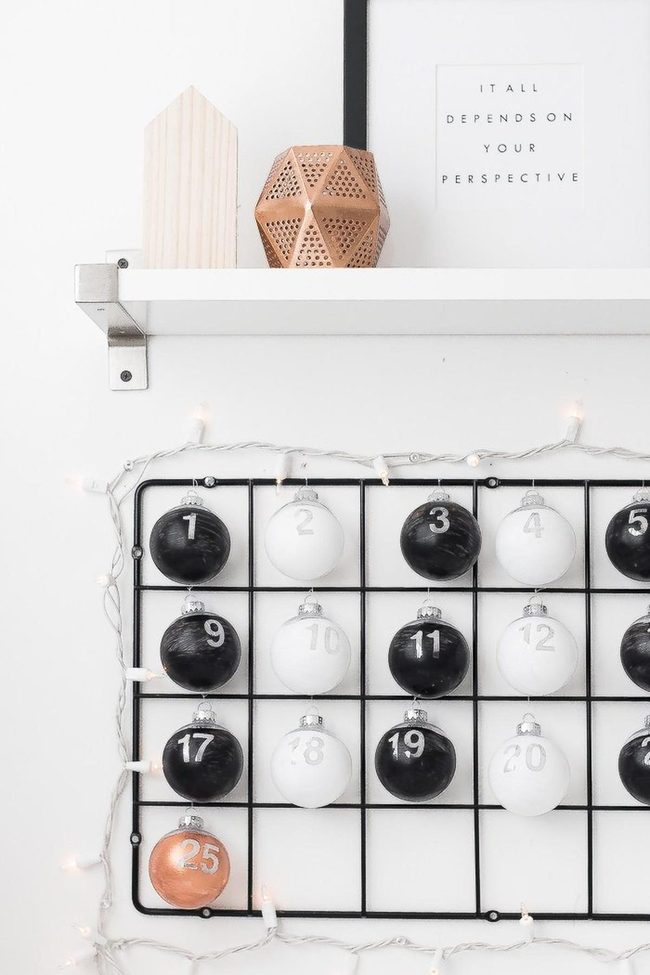 Copper Ball Monochrome Calendar