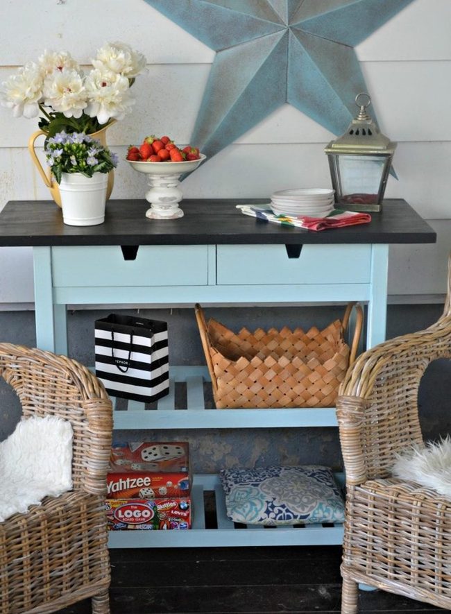 Light Blue Walls, Wood Tones, Metal Star