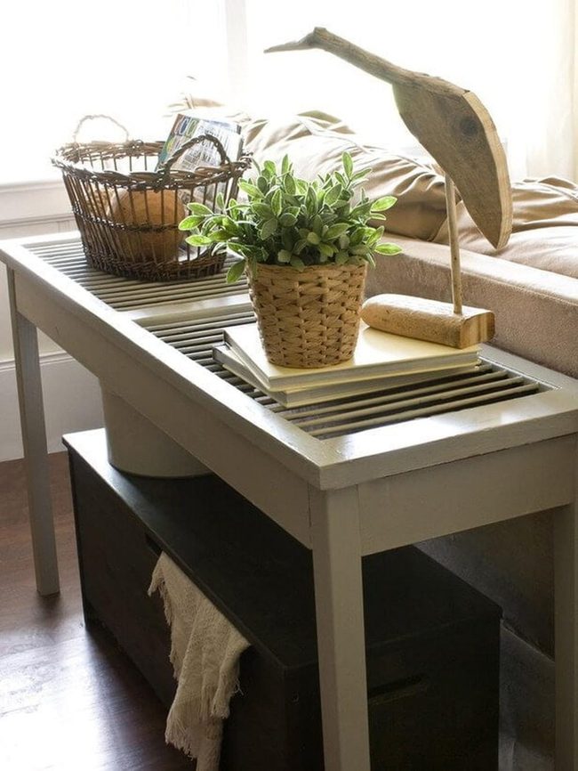 Creamy Glossy Walls, Seamless Table