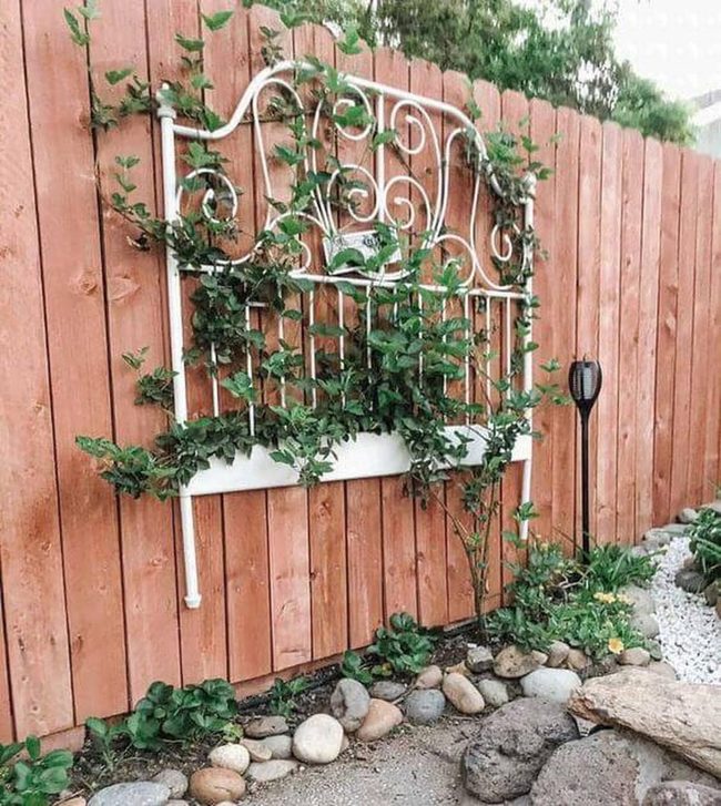 Cascading Vines Metal Garden