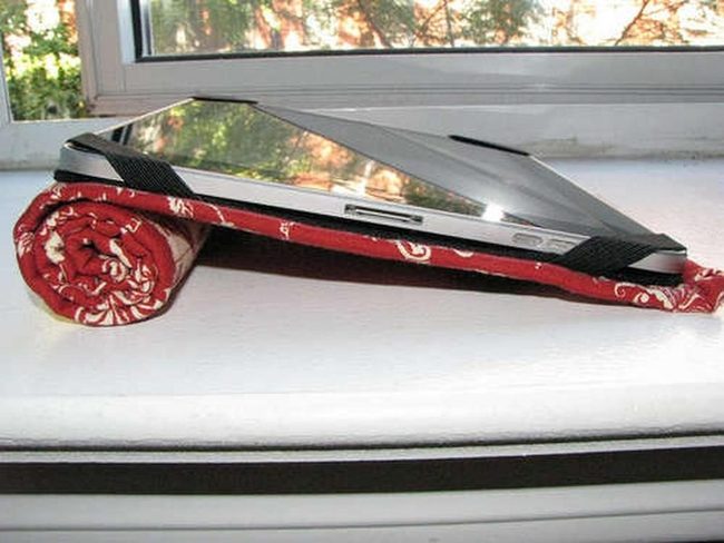 Silver Laptop, Red Patterned Warmth