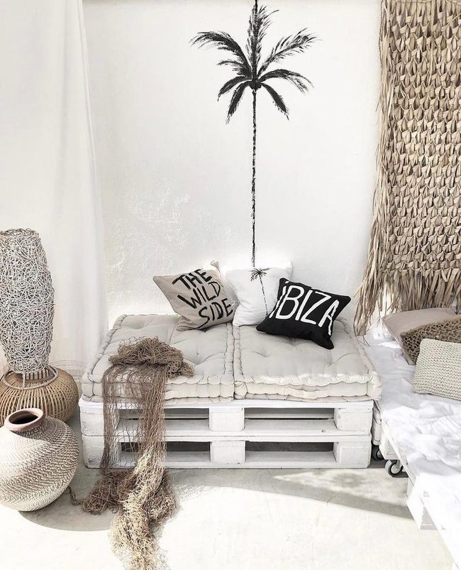 Wooden Garden Daybed Escape
