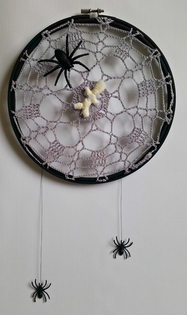 Gray Crochet Web Spider Catch