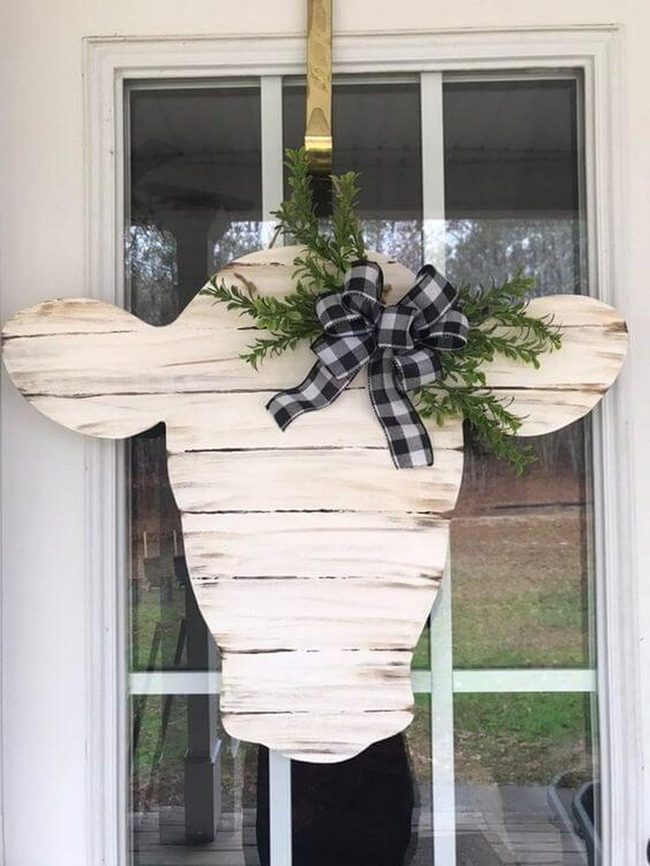 White Wood Cow Head Greenery