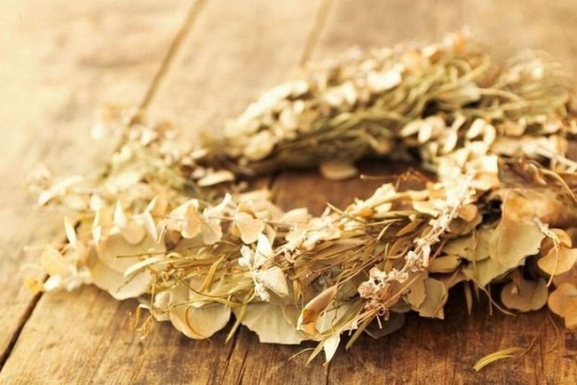 Cream Dried Leaf Wreath