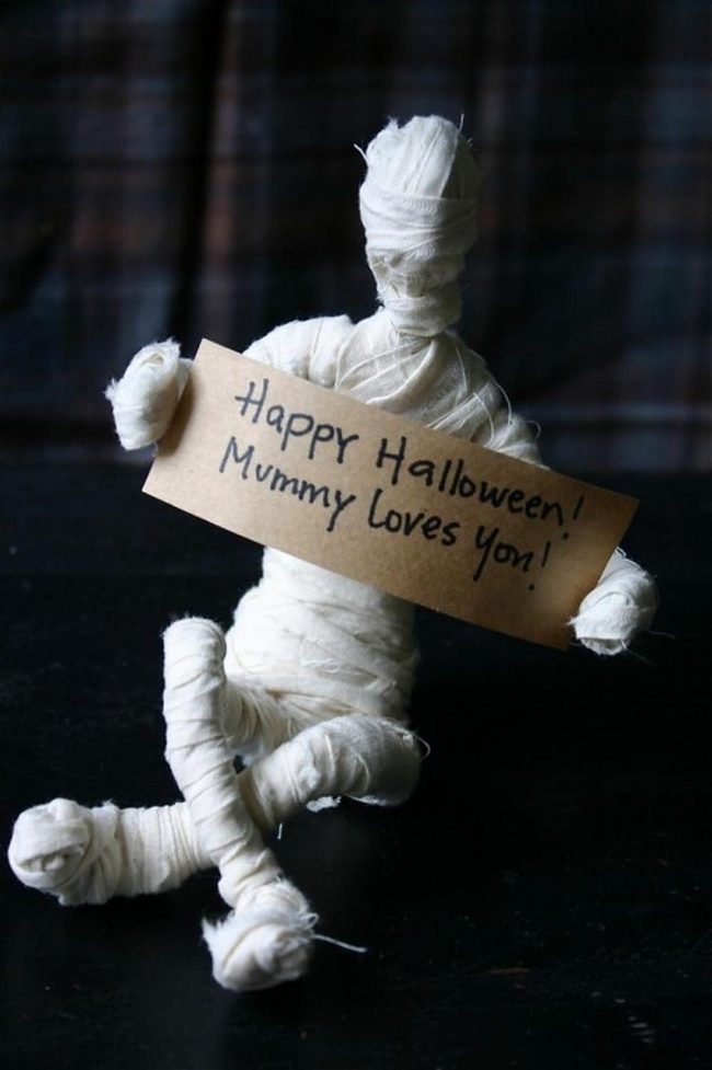 Friendly Mummy White Cloth