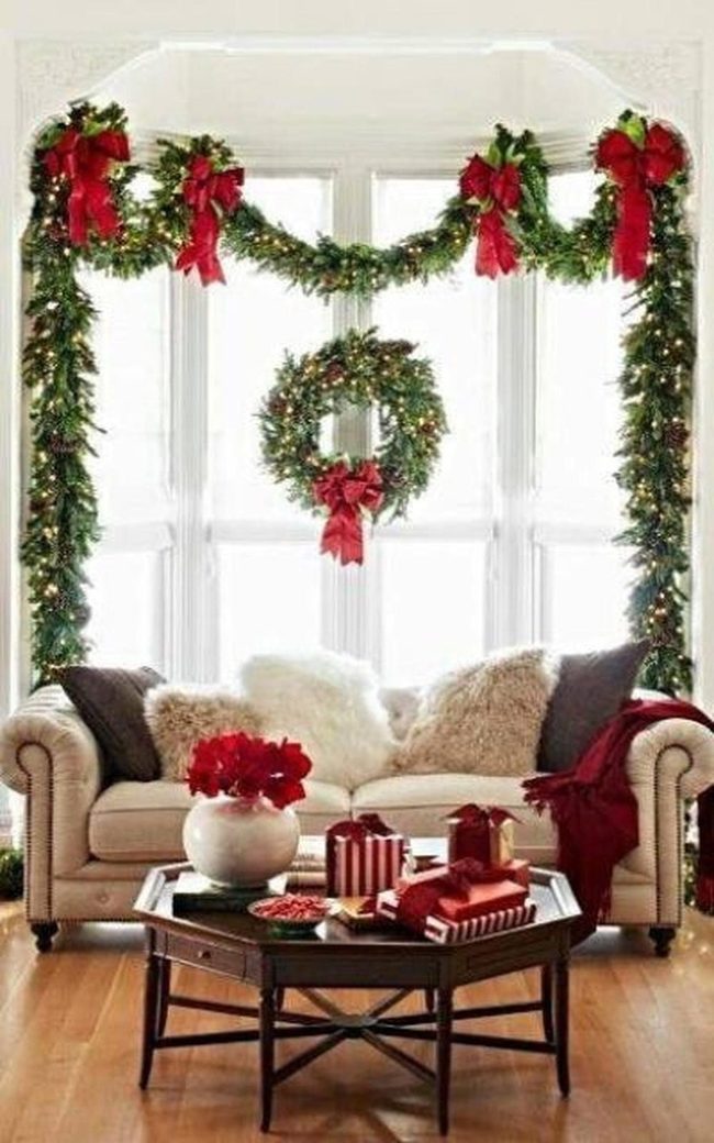 Red Bows Green Window Garlands