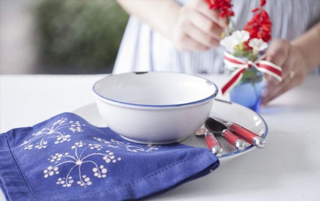 Blue Ceramics, Red Spoon Details