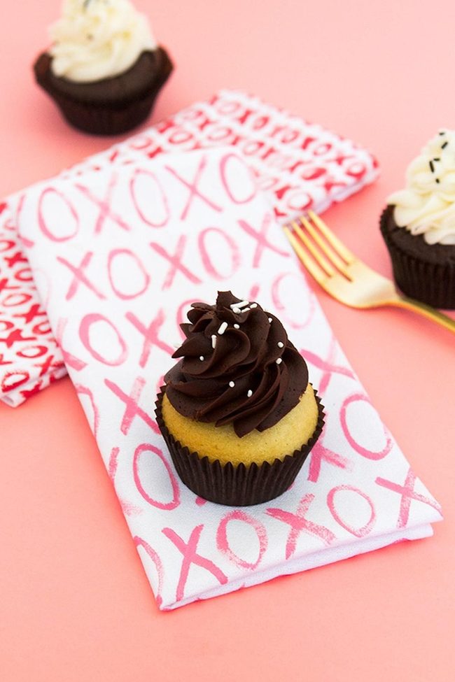 Chocolate Frosting Valentine Cupcakes