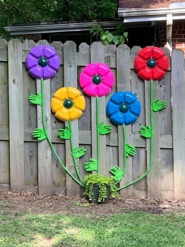 Giant Recycled Plastic Blooms