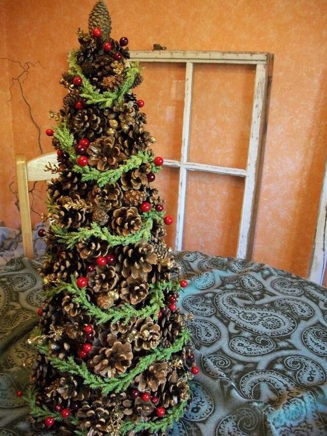 Pinecone Tree Red Berry Display