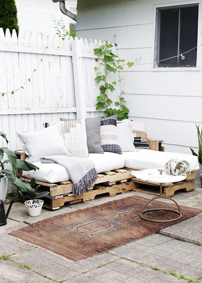 Weathered Pallet Chaise With Bright Cushions