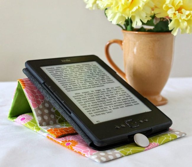 Yellow Blooms, E-Reader Comfort
