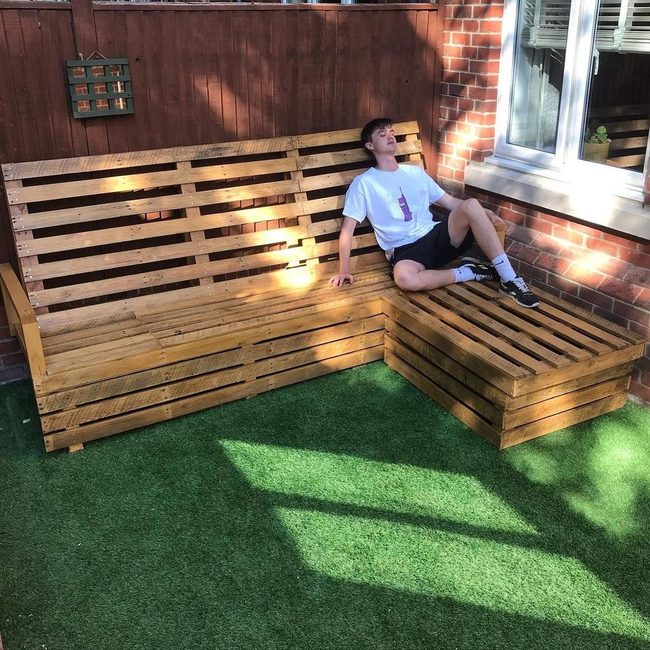 Weathered Pallet Wood Bench