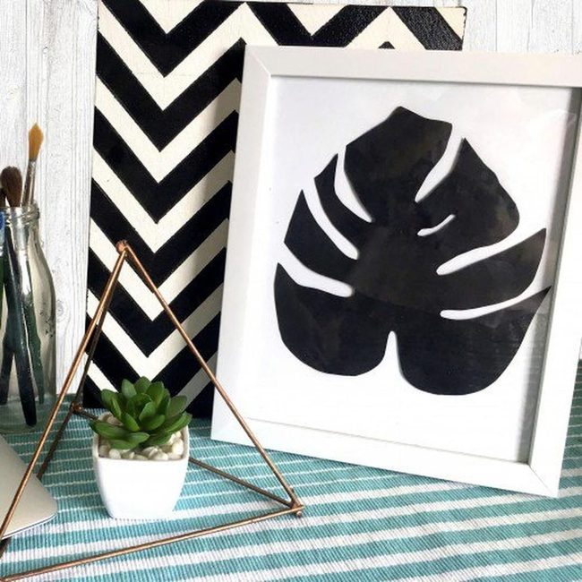 Monochrome Leaves In Minimal Workspace
