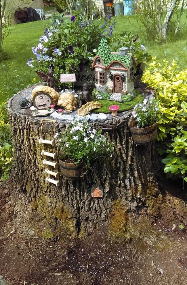 Miniature Stump House Garden