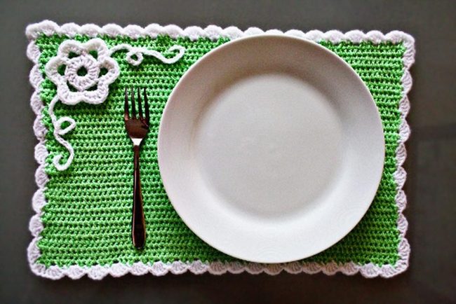 White Scalloped Crochet Green
