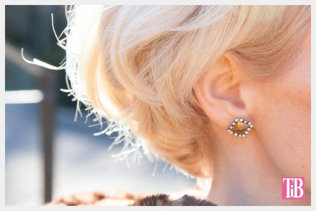 Golden Lip Earrings Blonde Waves