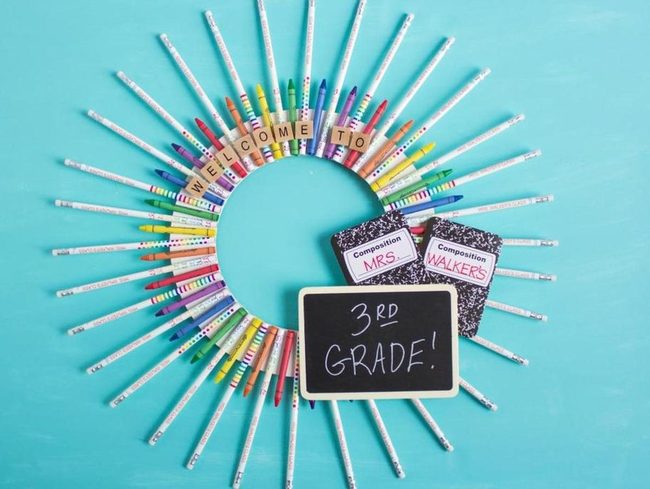 Pencil Circle Welcome Sign