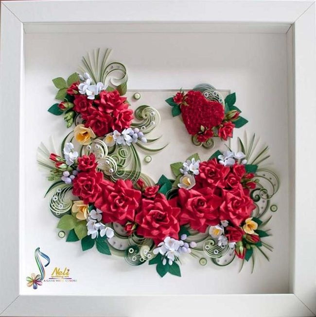 Red Roses Heart Flourish