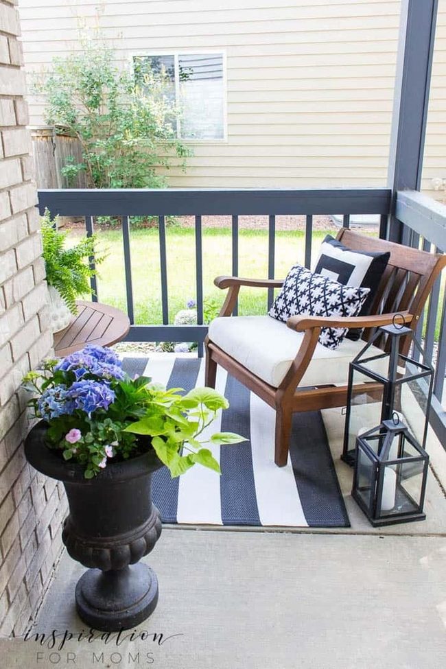 Striped Porch Black White