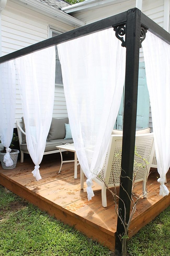 Wood Frame White Curtain Cabana