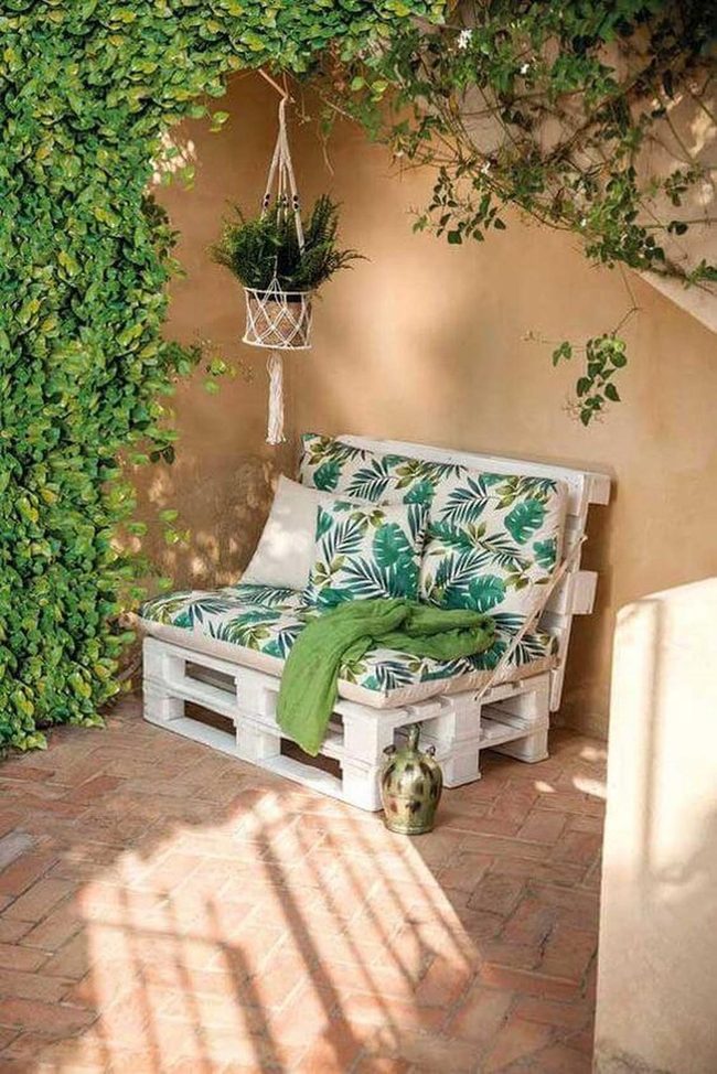 Wooden Pallet Tropical Retreat