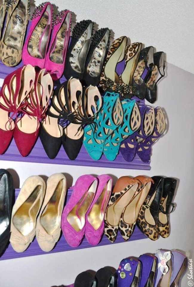 Molding Becomes Heel Display