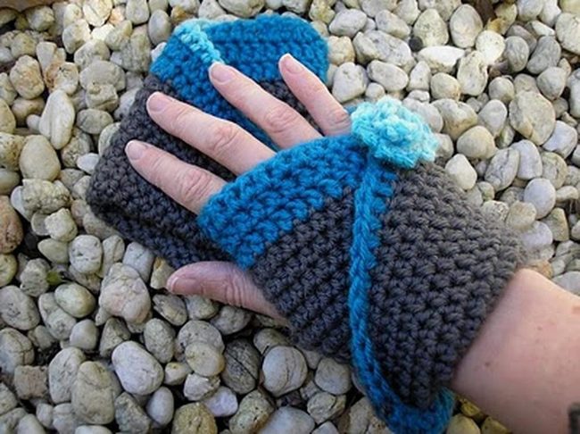 Chunky Blue Knit Fingerless Gloves