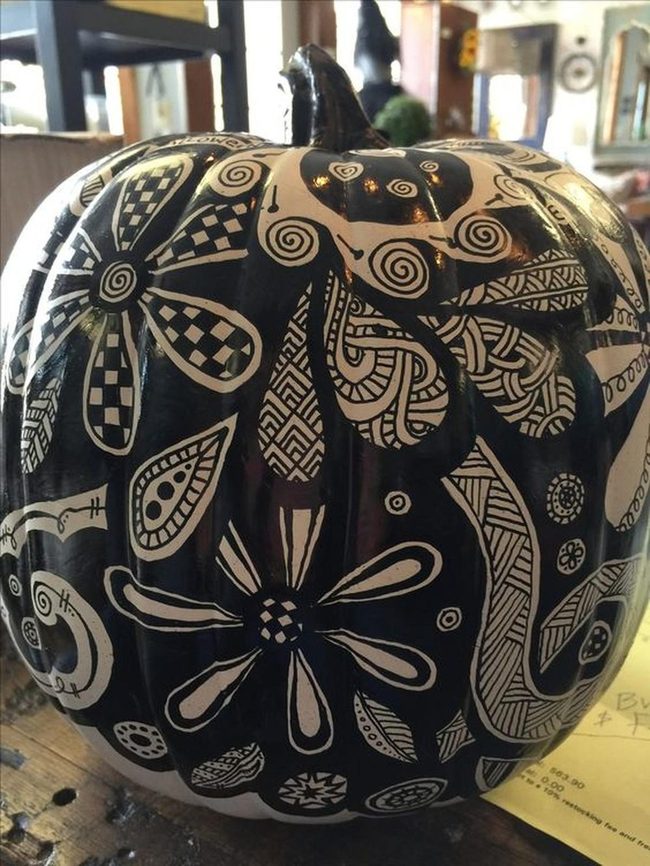 Black Pumpkins, White Florals